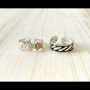 Lot 2 silver toe rings flower